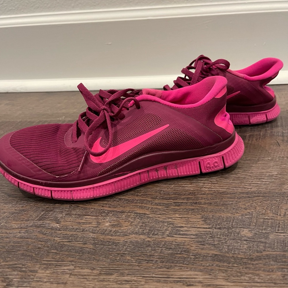 Hot pink Nike free tennis shoes